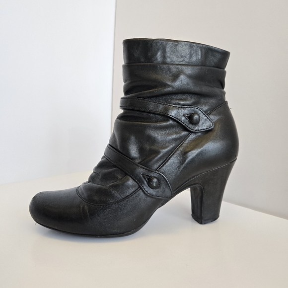 Beautiful Pleated Heel Booties - Picture 8 of 10